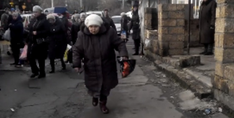 На Рівненських ринках активісти разом з поліцією "зцілили" декілька жебраків
